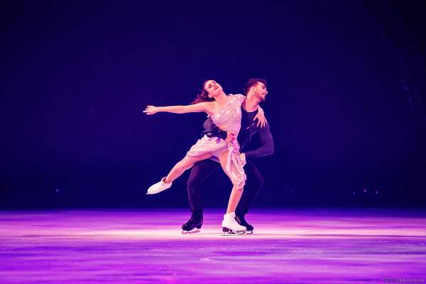 Olympiasieger Gabriella Papadakis und Guillaume Cizeron bei der Show A NEW DAY von Holiday on Ice in der Frankfurter Festhalle am 03.01.2023 - Goldmedaille im Eistanz bei den olympischen Spielen 2022 in Peking