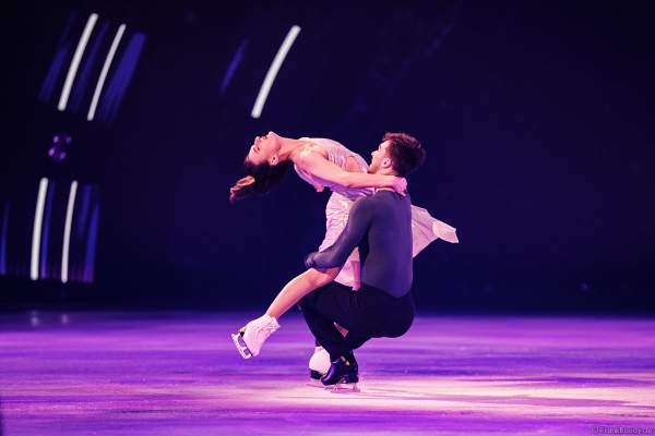 Olympiasieger Gabriella Papadakis und Guillaume Cizeron bei der Show A NEW DAY von Holiday on Ice in der Frankfurter Festhalle am 03.01.2023 - Goldmedaille im Eistanz bei den olympischen Spielen 2022 in Peking