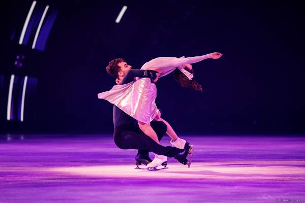 Olympiasieger Gabriella Papadakis und Guillaume Cizeron bei der Show A NEW DAY von Holiday on Ice in der Frankfurter Festhalle am 03.01.2023 - Goldmedaille im Eistanz bei den olympischen Spielen 2022 in Peking
