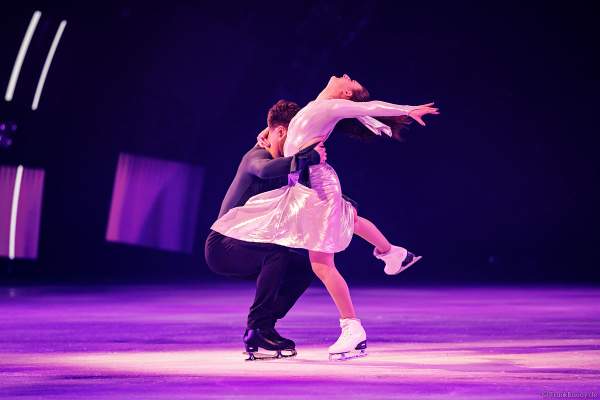 Olympiasieger Gabriella Papadakis und Guillaume Cizeron bei der Show A NEW DAY von Holiday on Ice in der Frankfurter Festhalle am 03.01.2023 - Goldmedaille im Eistanz bei den olympischen Spielen 2022 in Peking