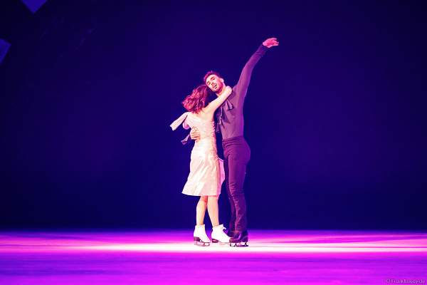 Olympiasieger Gabriella Papadakis und Guillaume Cizeron bei der Show A NEW DAY von Holiday on Ice in der Frankfurter Festhalle am 03.01.2023 - Goldmedaille im Eistanz bei den olympischen Spielen 2022 in Peking