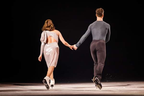 Olympiasieger Gabriella Papadakis und Guillaume Cizeron bei der Show A NEW DAY von Holiday on Ice in der Frankfurter Festhalle am 03.01.2023 - Goldmedaille im Eistanz bei den olympischen Spielen 2022 in Peking