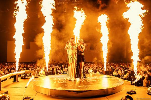 Heiße Feuermomente bei der Weltpremiere der EVOLUT30N 2023 Tour von DJ BoBo in der Europa-Park Arena Rust am 13.01.2023