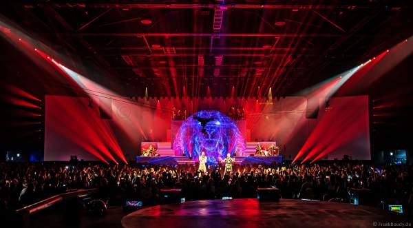 Gesangsduo DJ Bobo und Jesse Ritch bei der Weltpremiere der EVOLUT30N 2023 Tour von DJ BoBo in der Europa-Park Arena Rust am 13.01.2023