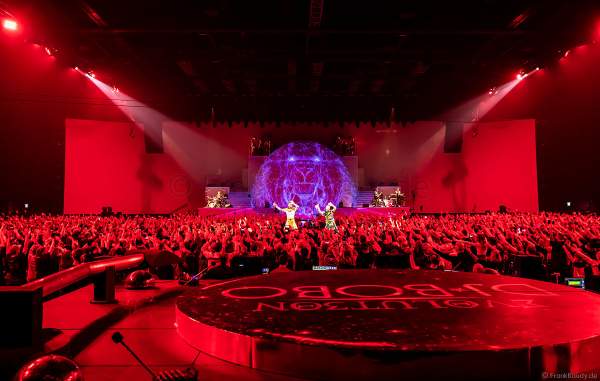 Gesangsduo DJ Bobo und Jesse Ritch bei der Weltpremiere der EVOLUT30N 2023 Tour von DJ BoBo in der Europa-Park Arena Rust am 13.01.2023