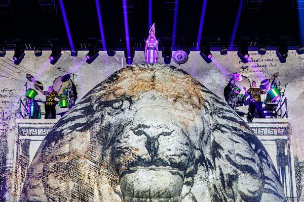 Nancy Baumann mit greenbeats - percussion entertainment bei der Weltpremiere der EVOLUT30N 2023 Tour von DJ BoBo in der Europa-Park Arena Rust am 13.01.2023