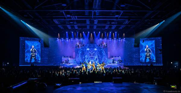 Tänzer bei der Weltpremiere der EVOLUT30N 2023 Tour von DJ BoBo in der Europa-Park Arena Rust am 13.01.2023