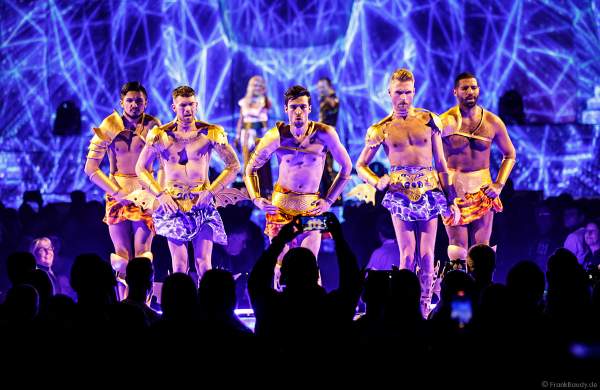 Tänzer bei der Weltpremiere der EVOLUT30N 2023 Tour von DJ BoBo in der Europa-Park Arena Rust am 13.01.2023