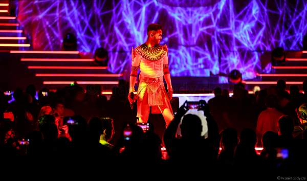 Auftritt des Sängers Jesse Ritch bei der Weltpremiere der EVOLUT30N 2023 Tour von DJ BoBo in der Europa-Park Arena Rust am 13.01.2023