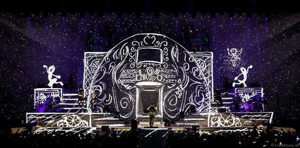 Zeichentrickanimation bei der Weltpremiere der EVOLUT30N 2023 Tour von DJ BoBo in der Europa-Park Arena Rust am 13.01.2023