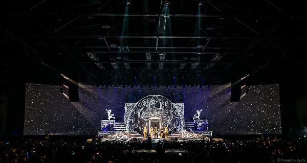 Zeichentrickanimation bei der Weltpremiere der EVOLUT30N 2023 Tour von DJ BoBo in der Europa-Park Arena Rust am 13.01.2023