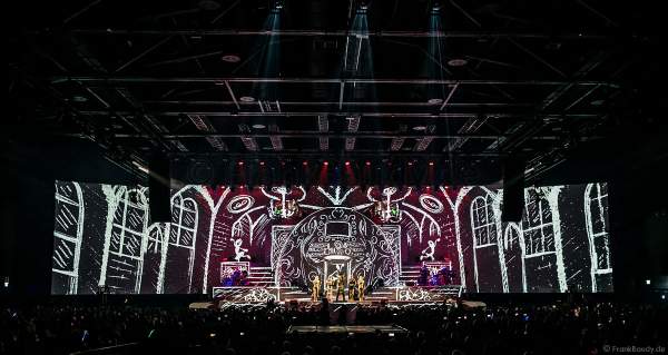 Zeichentrickanimation bei der Weltpremiere der EVOLUT30N 2023 Tour von DJ BoBo in der Europa-Park Arena Rust am 13.01.2023