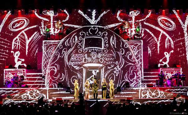 Zeichentrickanimation bei der Weltpremiere der EVOLUT30N 2023 Tour von DJ BoBo in der Europa-Park Arena Rust am 13.01.2023