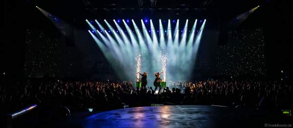 Mitreißende Drum-Performances von greenbeats - percussion entertainment bei der Weltpremiere der EVOLUT30N 2023 Tour von DJ BoBo in der Europa-Park Arena Rust am 13.01.2023