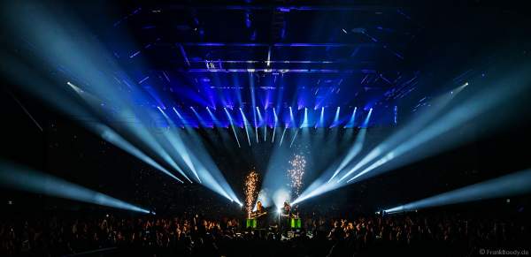 Mitreißende Drum-Performances von greenbeats - percussion entertainment bei der Weltpremiere der EVOLUT30N 2023 Tour von DJ BoBo in der Europa-Park Arena Rust am 13.01.2023