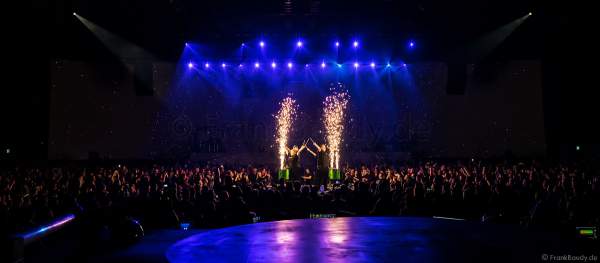 Mitreißende Drum-Performances von greenbeats - percussion entertainment bei der Weltpremiere der EVOLUT30N 2023 Tour von DJ BoBo in der Europa-Park Arena Rust am 13.01.2023