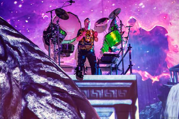 Mitreißende Drum-Performances von greenbeats - percussion entertainment bei der Weltpremiere der EVOLUT30N 2023 Tour von DJ BoBo in der Europa-Park Arena Rust am 13.01.2023