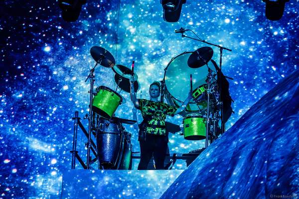 Mitreißende Drum-Performances von greenbeats - percussion entertainment bei der Weltpremiere der EVOLUT30N 2023 Tour von DJ BoBo in der Europa-Park Arena Rust am 13.01.2023