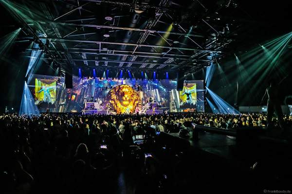Finale bei der Weltpremiere der EVOLUT30N 2023 Tour von DJ BoBo in der Europa-Park Arena Rust am 13.01.2023