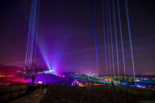 Weinbergnacht in Bad Dürkheim 2023 mit strahlender Lichtshow und Laser auf den Weinbergen