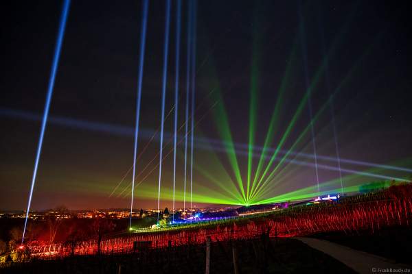 Weinbergnacht in Bad Dürkheim 2023 mit strahlender Lichtshow und Laser auf den Weinbergen