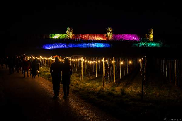 Weinbergnacht in Bad Dürkheim 2023 mit strahlender Lichtshow und Laser auf den Weinbergen