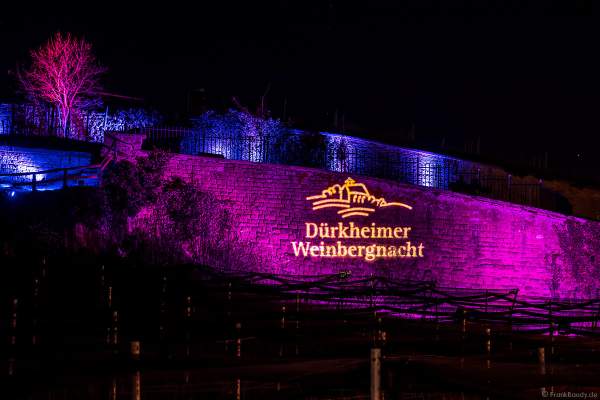 Weinbergnacht in Bad Dürkheim 2023 mit strahlender Lichtshow und Laser auf den Weinbergen
