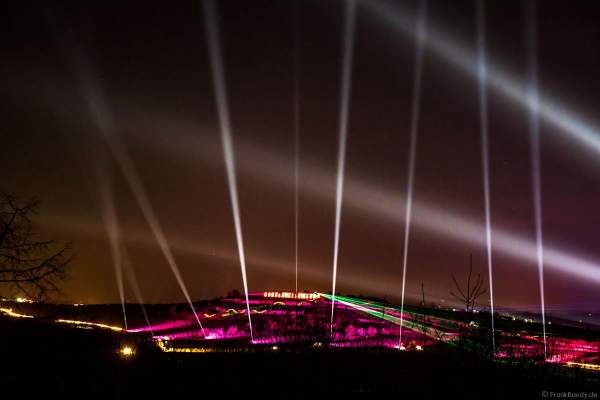 Weinbergnacht in Bad Dürkheim 2023 mit strahlender Lichtshow und Laser auf den Weinbergen