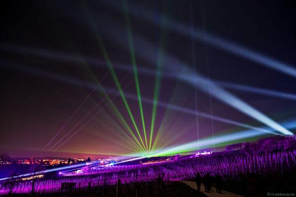 Weinbergnacht in Bad Dürkheim 2023 mit strahlender Lichtshow und Laser auf den Weinbergen