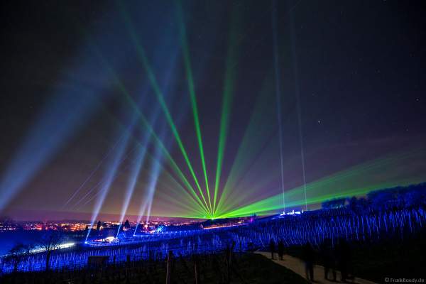 Weinbergnacht in Bad Dürkheim 2023 mit strahlender Lichtshow und Laser auf den Weinbergen