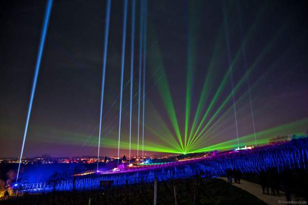 Weinbergnacht in Bad Dürkheim 2023 mit strahlender Lichtshow und Laser auf den Weinbergen