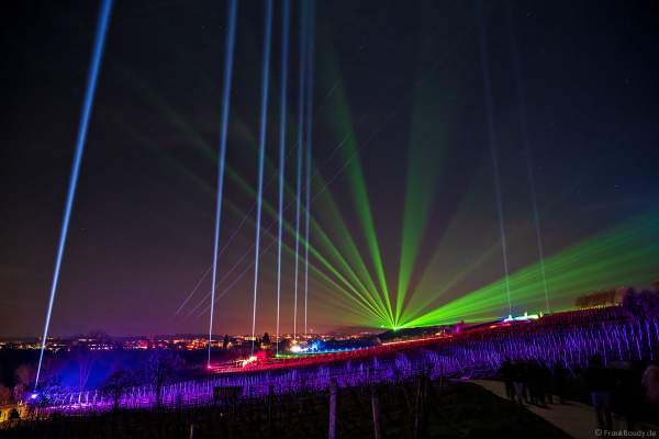 Weinbergnacht in Bad Dürkheim 2023 mit strahlender Lichtshow und Laser auf den Weinbergen