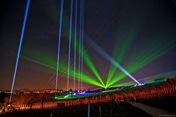 Weinbergnacht in Bad Dürkheim 2023 mit strahlender Lichtshow und Laser auf den Weinbergen