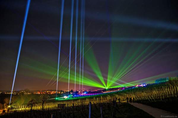 Weinbergnacht in Bad Dürkheim 2023 mit strahlender Lichtshow und Laser auf den Weinbergen