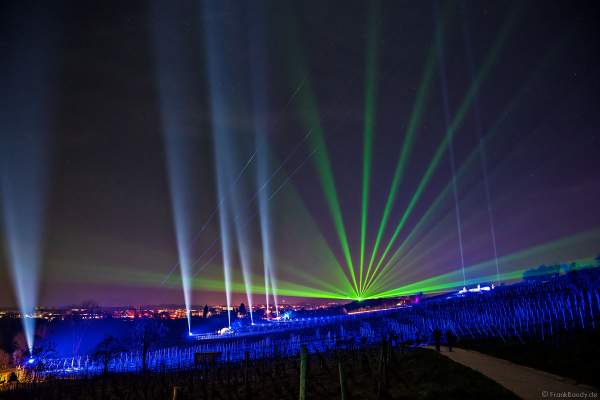 Weinbergnacht in Bad Dürkheim 2023 mit strahlender Lichtshow und Laser auf den Weinbergen