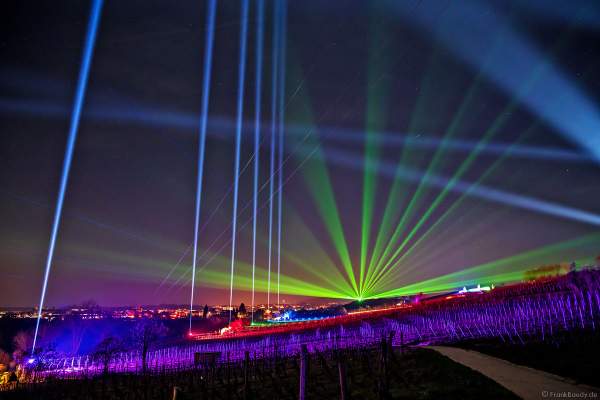 Weinbergnacht in Bad Dürkheim 2023 mit strahlender Lichtshow und Laser auf den Weinbergen