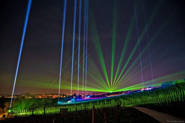 Weinbergnacht in Bad Dürkheim 2023 mit strahlender Lichtshow und Laser auf den Weinbergen