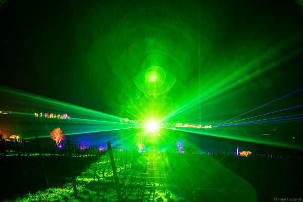 Weinbergnacht in Bad Dürkheim 2023 mit strahlender Lichtshow und Laser auf den Weinbergen