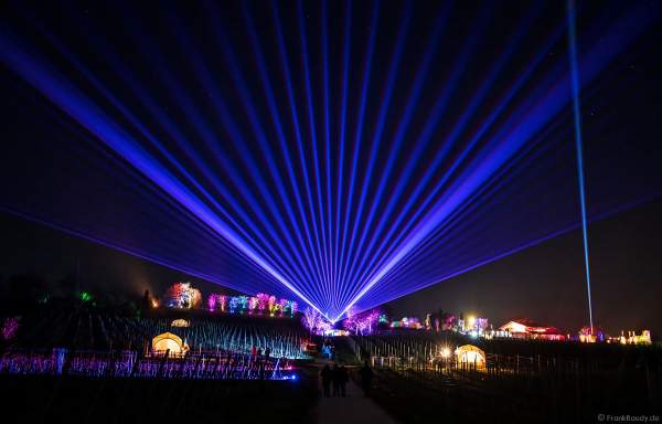 Weinbergnacht in Bad Dürkheim 2023 mit strahlender Lichtshow und Laser auf den Weinbergen