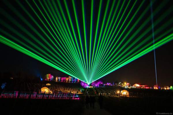 Weinbergnacht in Bad Dürkheim 2023 mit strahlender Lichtshow und Laser auf den Weinbergen