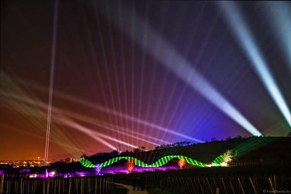 Weinbergnacht in Bad Dürkheim 2023 mit strahlender Lichtshow und Laser auf den Weinbergen