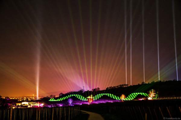 Weinbergnacht in Bad Dürkheim 2023 mit strahlender Lichtshow und Laser auf den Weinbergen