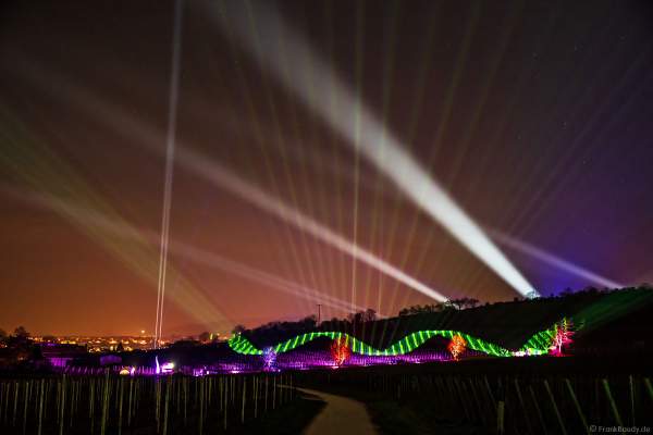 Weinbergnacht in Bad Dürkheim 2023 mit strahlender Lichtshow und Laser auf den Weinbergen