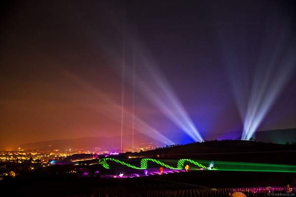 Weinbergnacht in Bad Dürkheim 2023 mit strahlender Lichtshow und Laser auf den Weinbergen