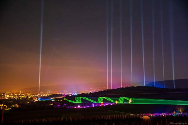 Weinbergnacht in Bad Dürkheim 2023 mit strahlender Lichtshow und Laser auf den Weinbergen