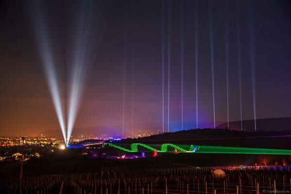 Weinbergnacht in Bad Dürkheim 2023 mit strahlender Lichtshow und Laser auf den Weinbergen