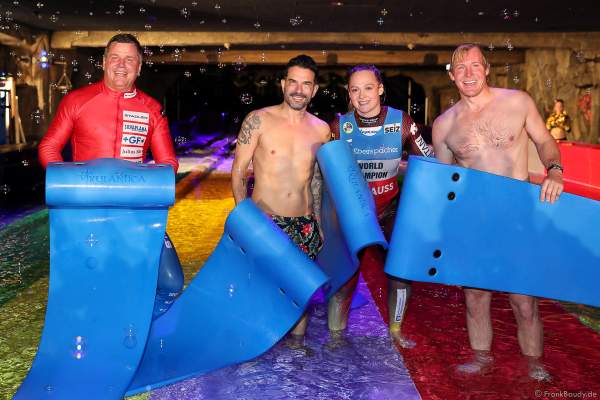 Bob-Olympiasieger Beat Hefti, Marc Terenzi, Rennrodel-Weltmeisterin Anna Berreiter und Big Wave Surfer Andrew Cotton nach dem Rennen auf Europas größter Speed-Rutsche „Vikingløp" in der Wasserwelt Rulantica des Europa-Park