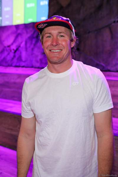 Big Wave Surfer Andrew "Cotty" Cotton bei der Eröffnung von Europas größter Speed-Rutsche „Vikingløp" in der Wasserwelt Rulantica des Europa-Park