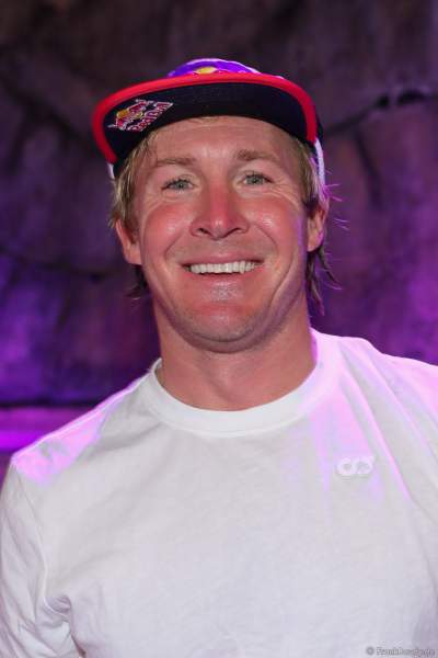 Big Wave Surfer Andrew "Cotty" Cotton bei der Eröffnung von Europas größter Speed-Rutsche „Vikingløp" in der Wasserwelt Rulantica des Europa-Park