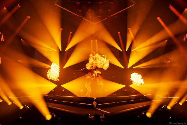 Lichtshow und Live-Performance-Trilogie "All Environments" von ROBE auf der Prolight + Sound 2023 in Frankfurt